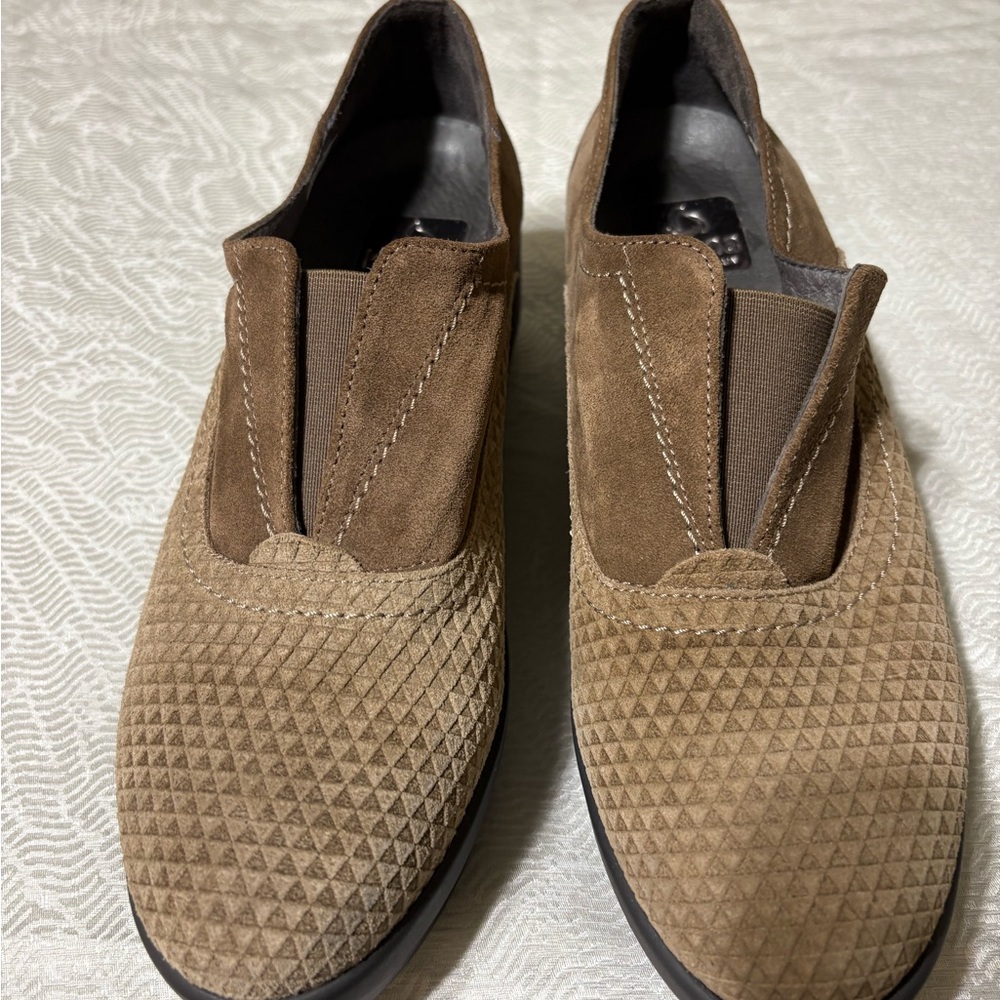 Kanna Women Size 39 Tan Textured Shoes